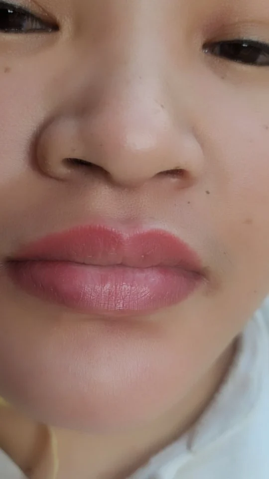 Healed results and a retouch today ✨️🤩
Lip blush semi-permanent tattooing 
📍The zone @ninisbrowstudio